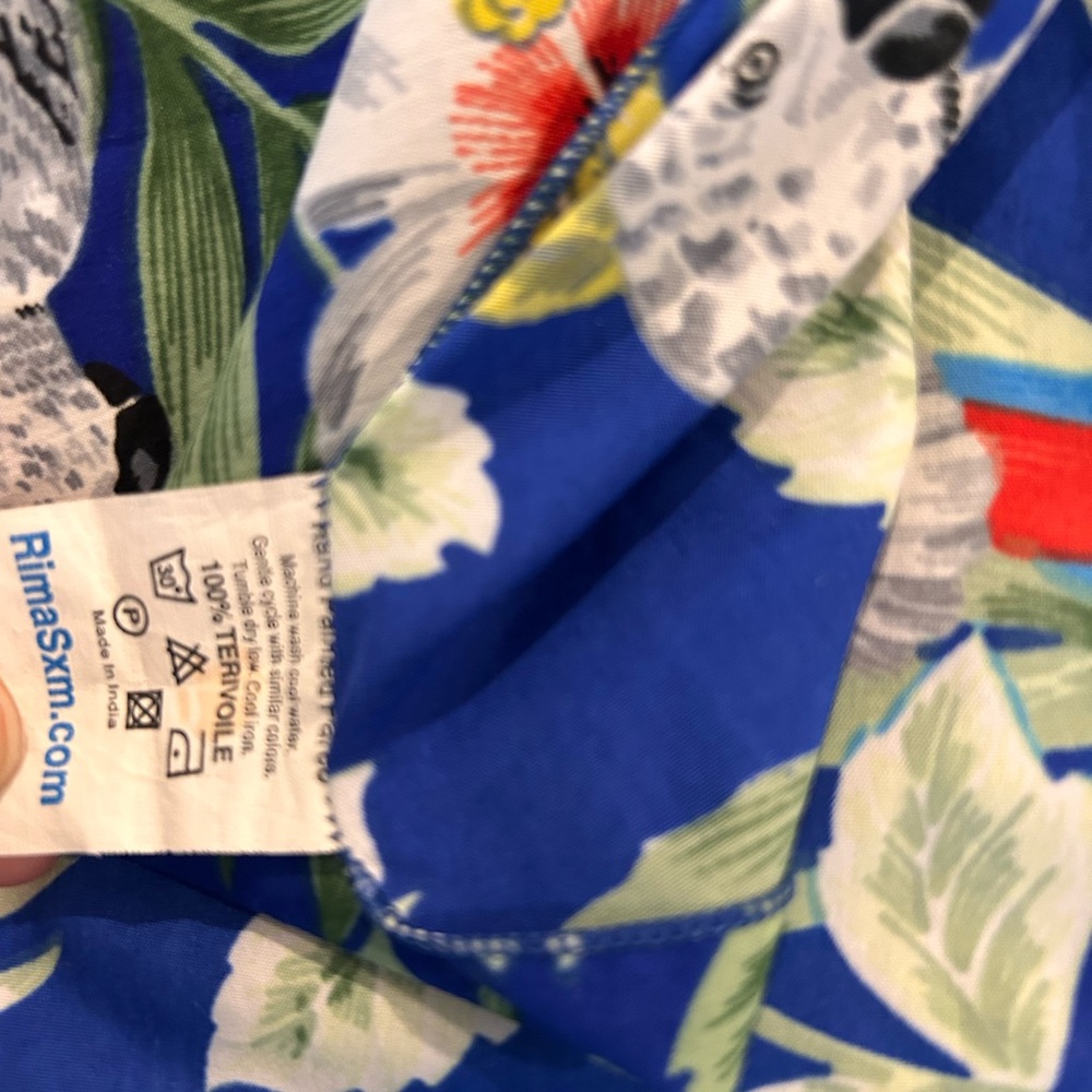 Vibrant Blue Floral Sarong with Parrot Design (with plastic ring) - Picture 8 of 8